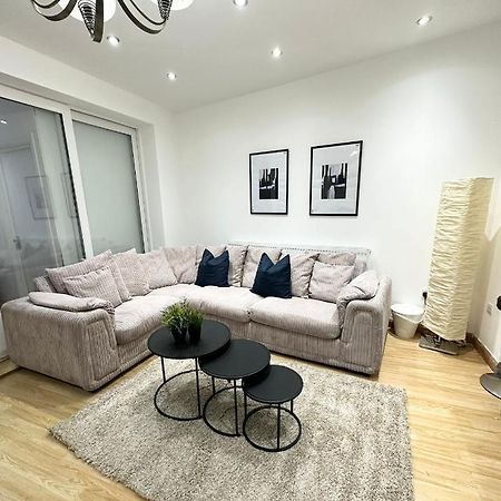 Relaxing Room In Spacious House Лондон Экстерьер фото