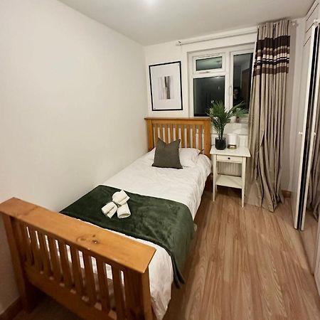 Relaxing Room In Spacious House Лондон Экстерьер фото